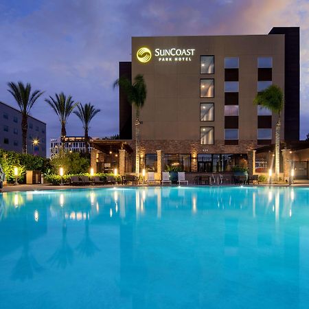 Suncoast Hotel Anaheim, Tapestry Collection By Hilton Екстериор снимка