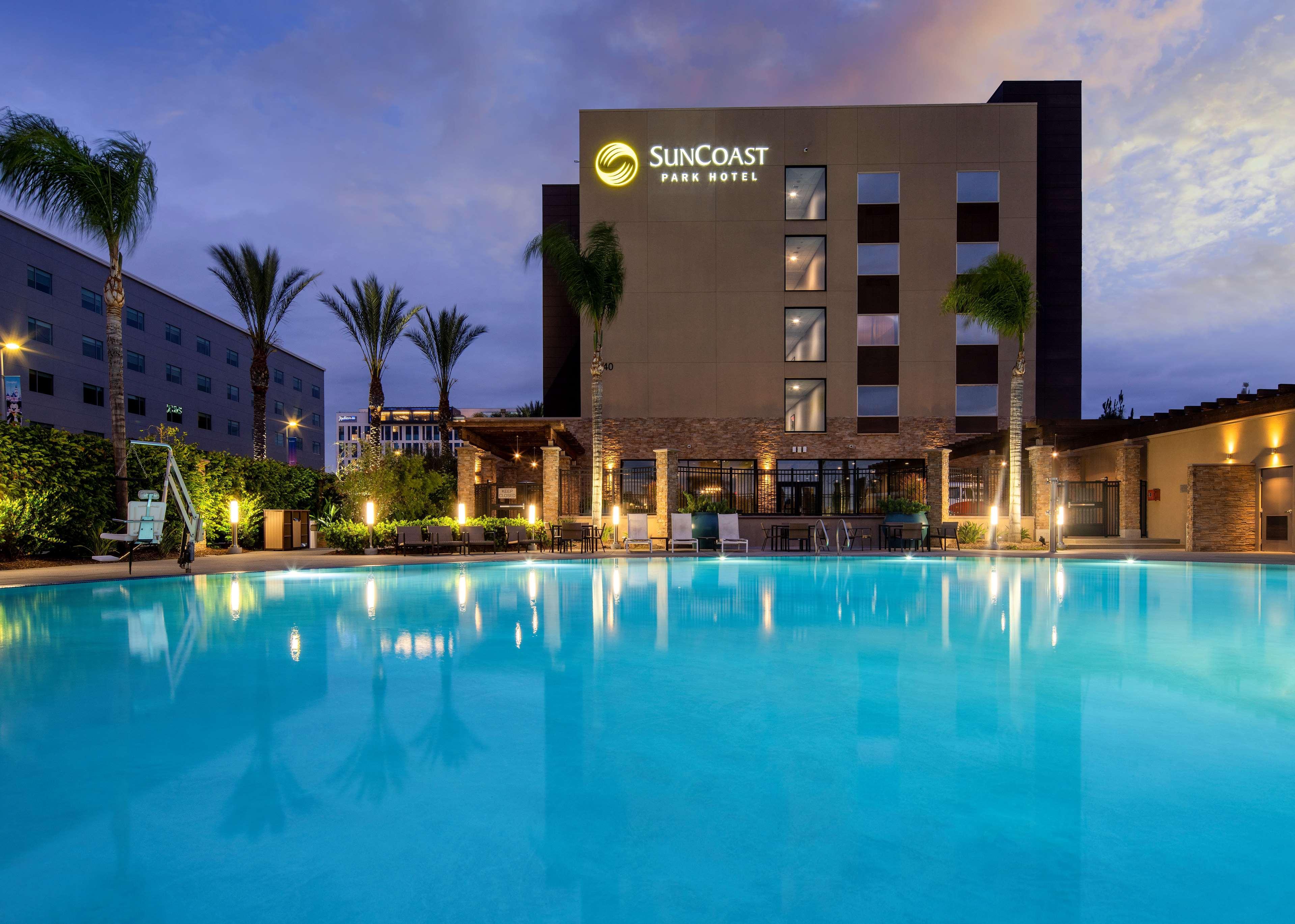 Suncoast Hotel Anaheim, Tapestry Collection By Hilton Екстериор снимка