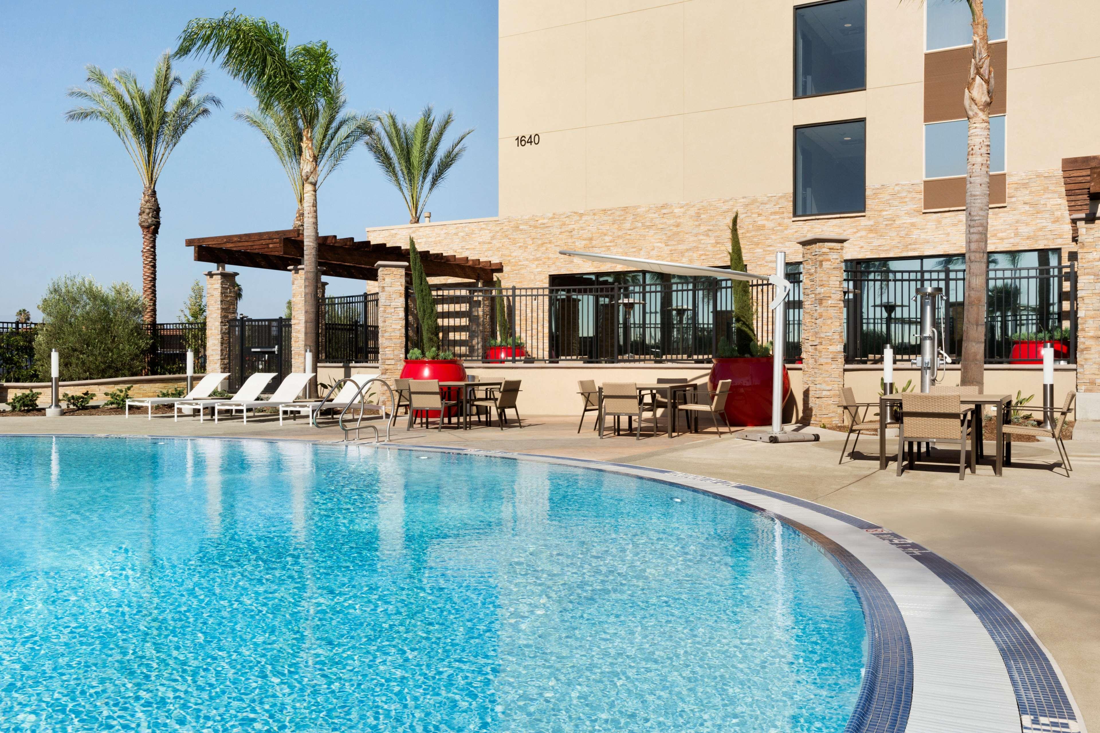 Suncoast Hotel Anaheim, Tapestry Collection By Hilton Екстериор снимка
