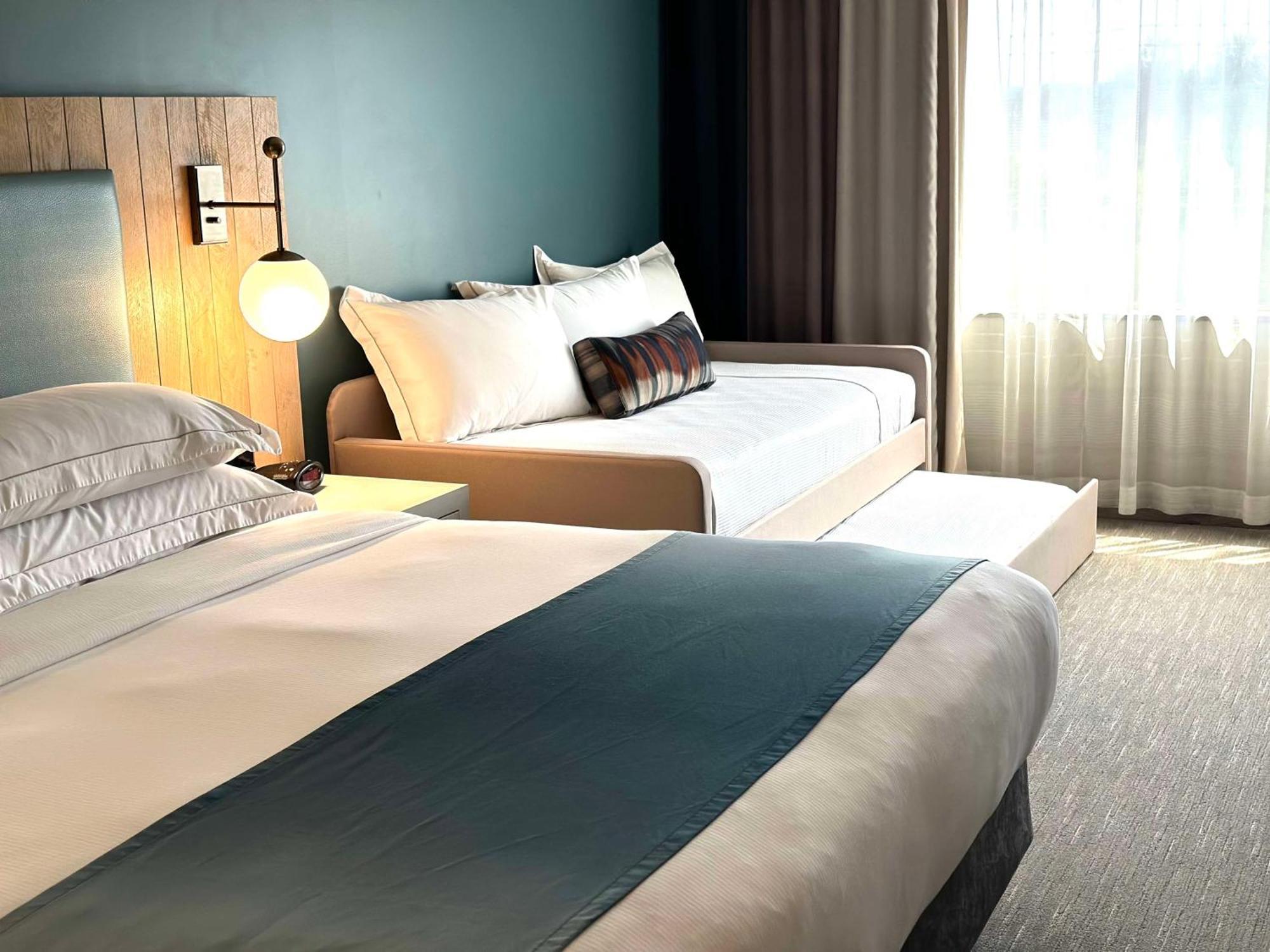 Suncoast Hotel Anaheim, Tapestry Collection By Hilton Екстериор снимка