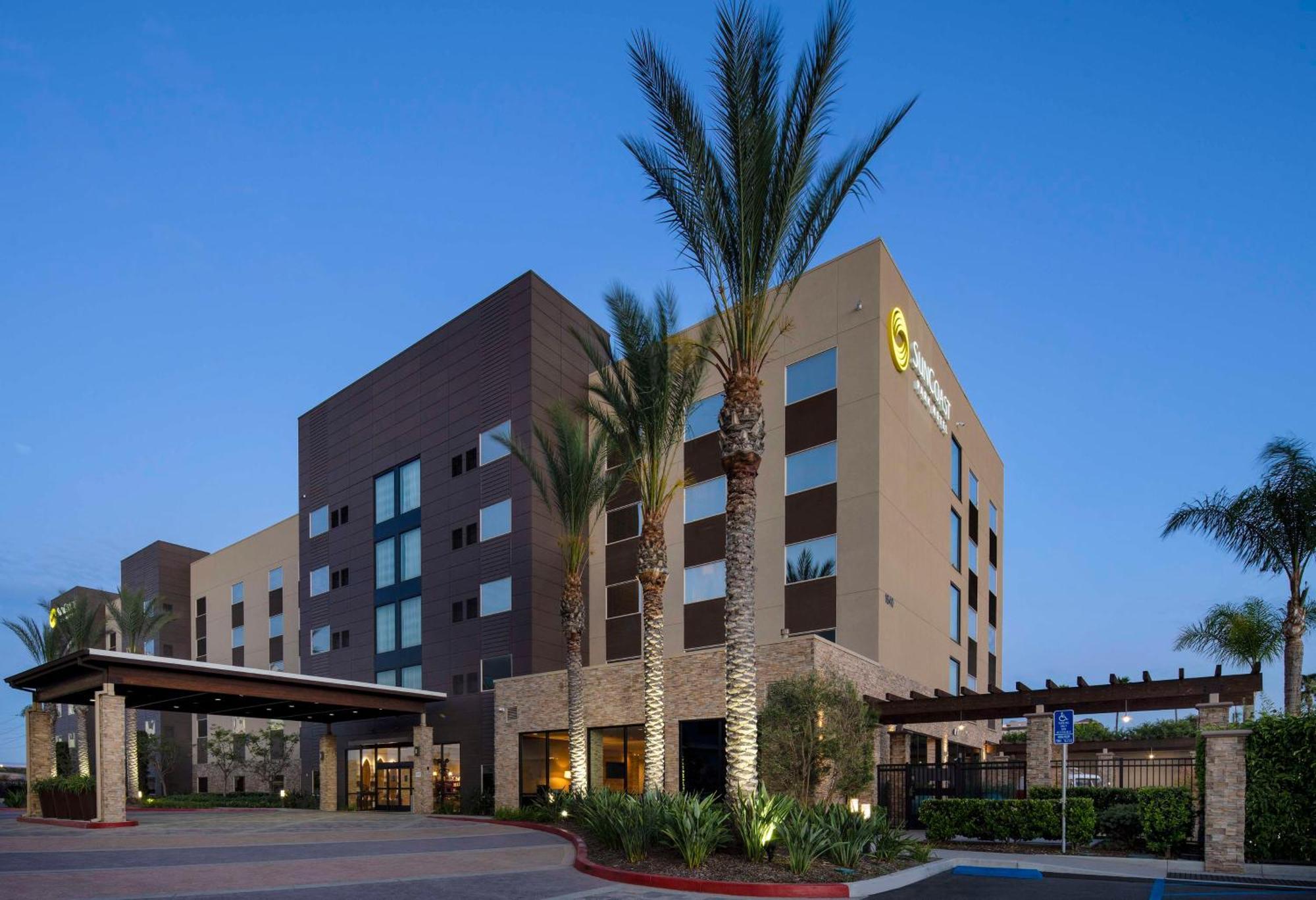 Suncoast Hotel Anaheim, Tapestry Collection By Hilton Екстериор снимка