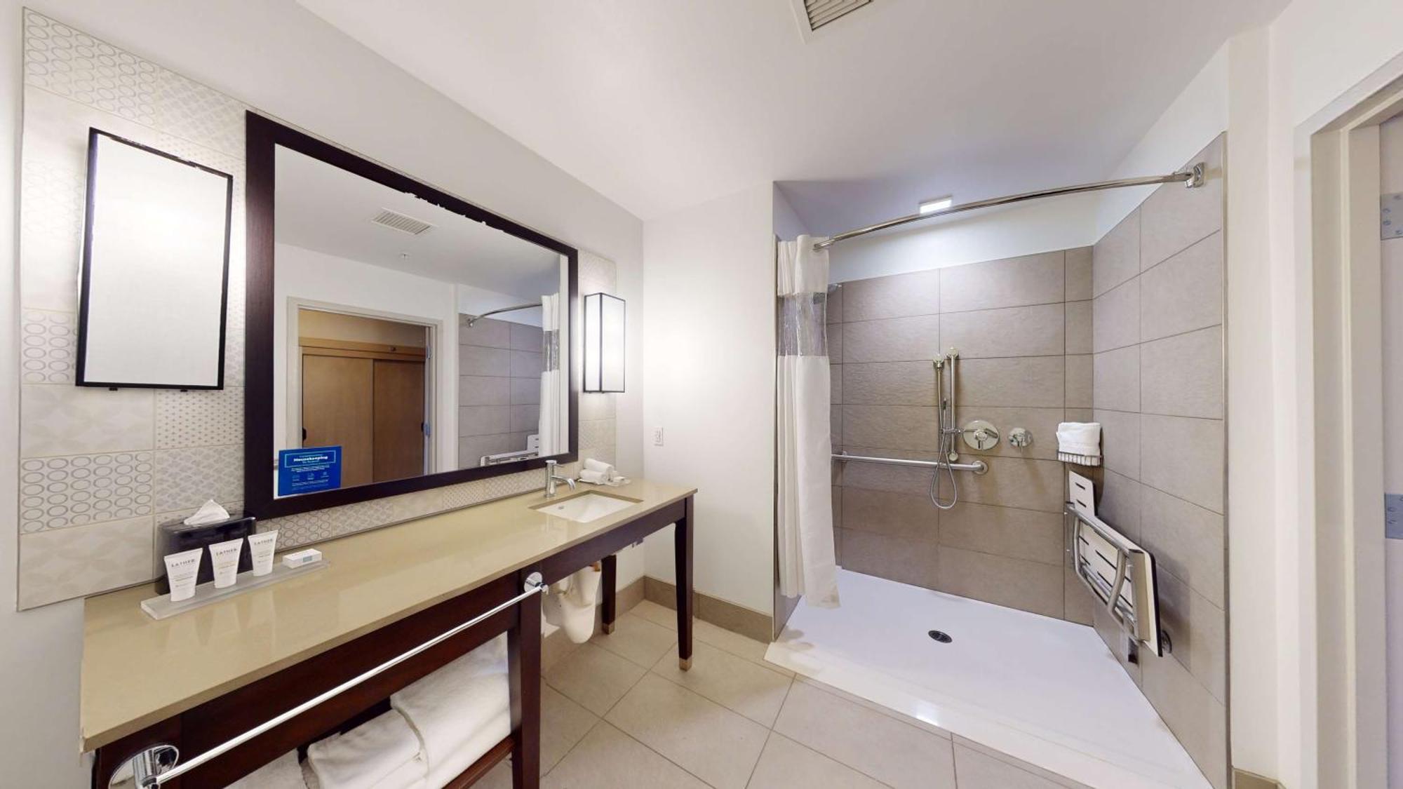 Suncoast Hotel Anaheim, Tapestry Collection By Hilton Екстериор снимка